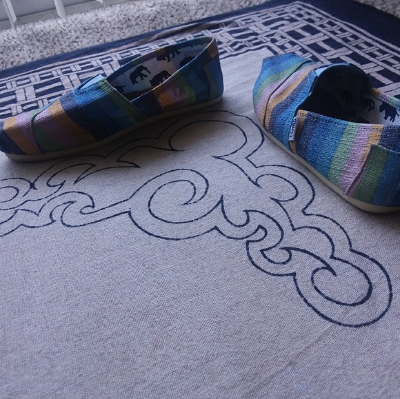 TOMS Classic Slip-on Multicolored Flat - Picture 3 of 3
